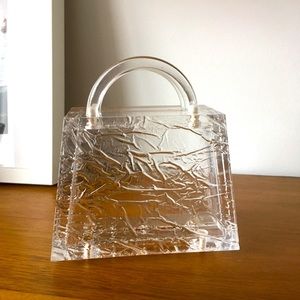 Acrylic clutch